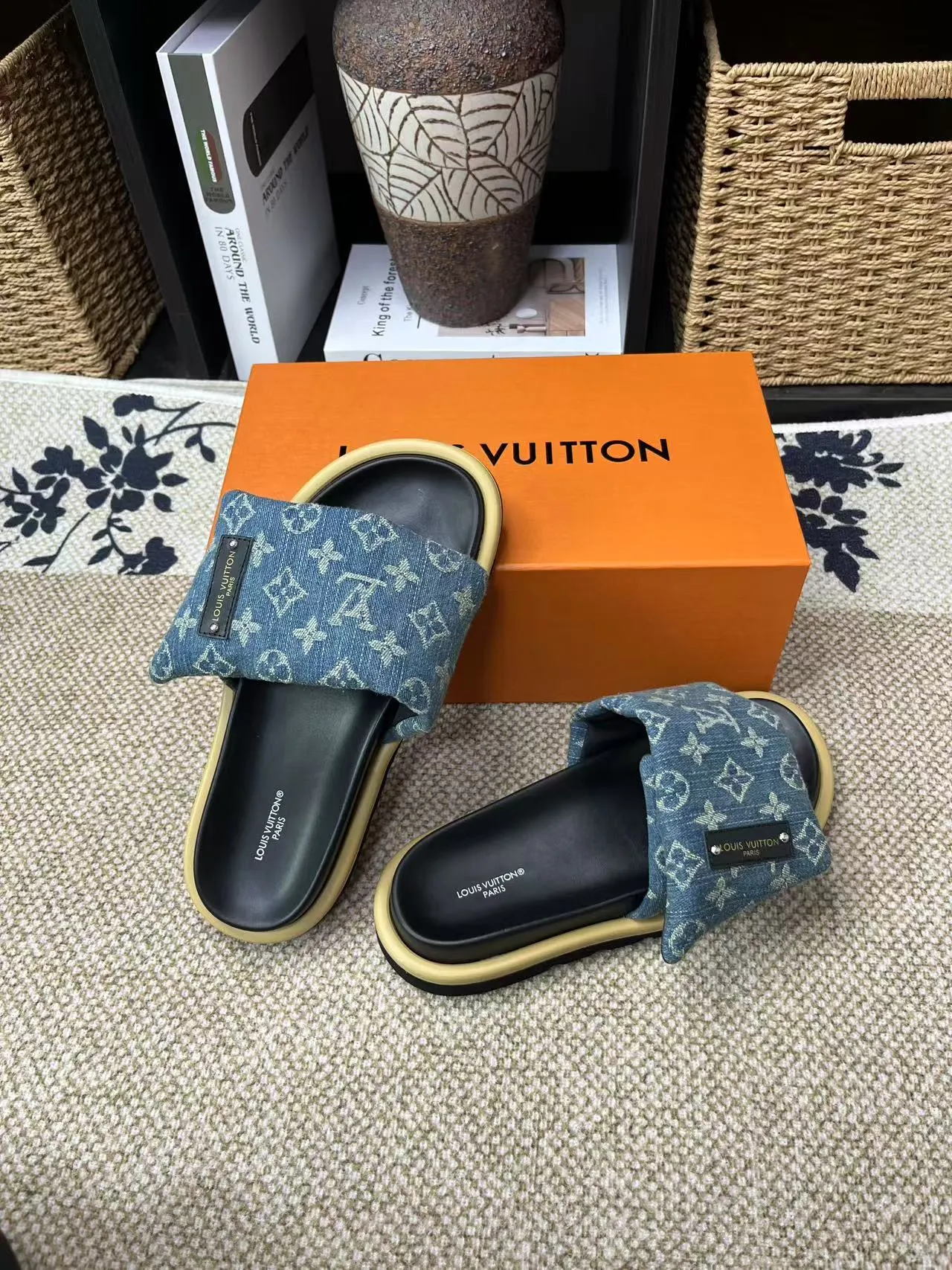 P340 yuan LV Louis Vuitton Full of high-end feel! A popular model among bloggers at home and abroad, it’s retro and fashionable, and looks stunning on your feet! Mainly recommended model on the official website★ ━━━━━ ЅᏇєєt ━━━━━ ▪️Upper: original calfskin ➕5D printing process ▪️Inner: imported mixed sheepskin ▪️Outsole: original molded foam outsole ▪️Size: Female 35-40 Men's 39-44 (women's 41 men's 45)